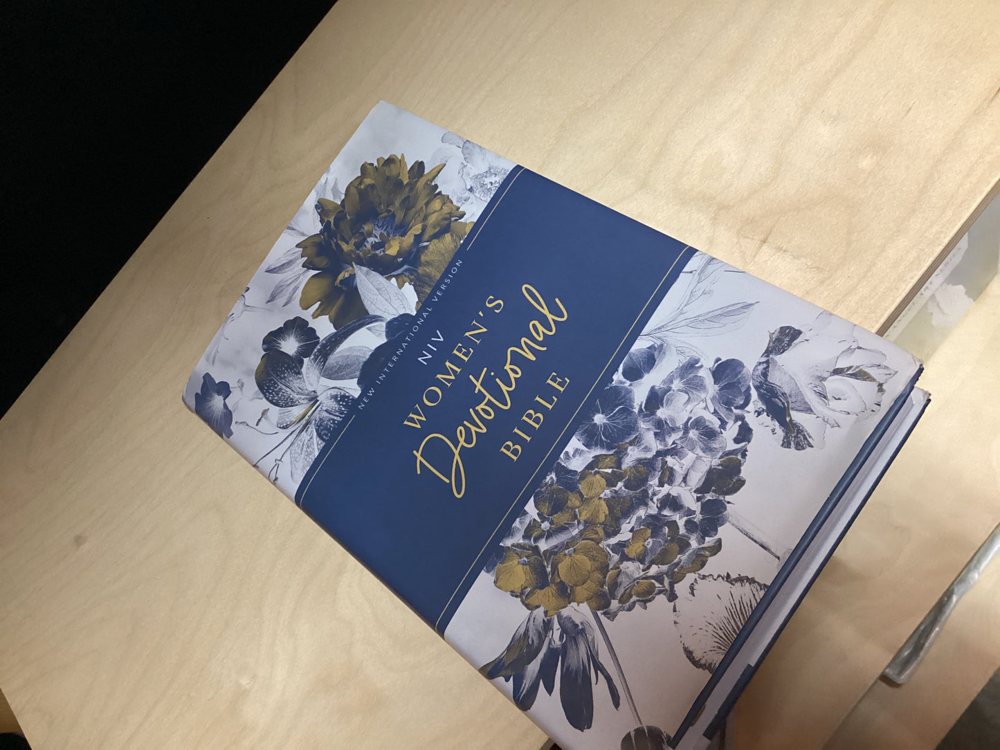 NIV WOMENS DEVOTIONAL BIBLE