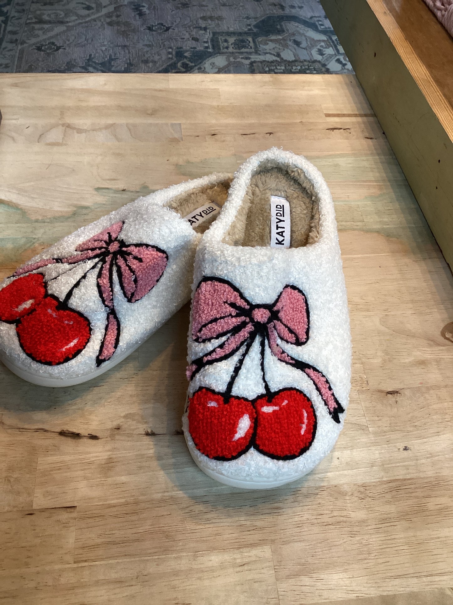 Katydid slippers bow tie