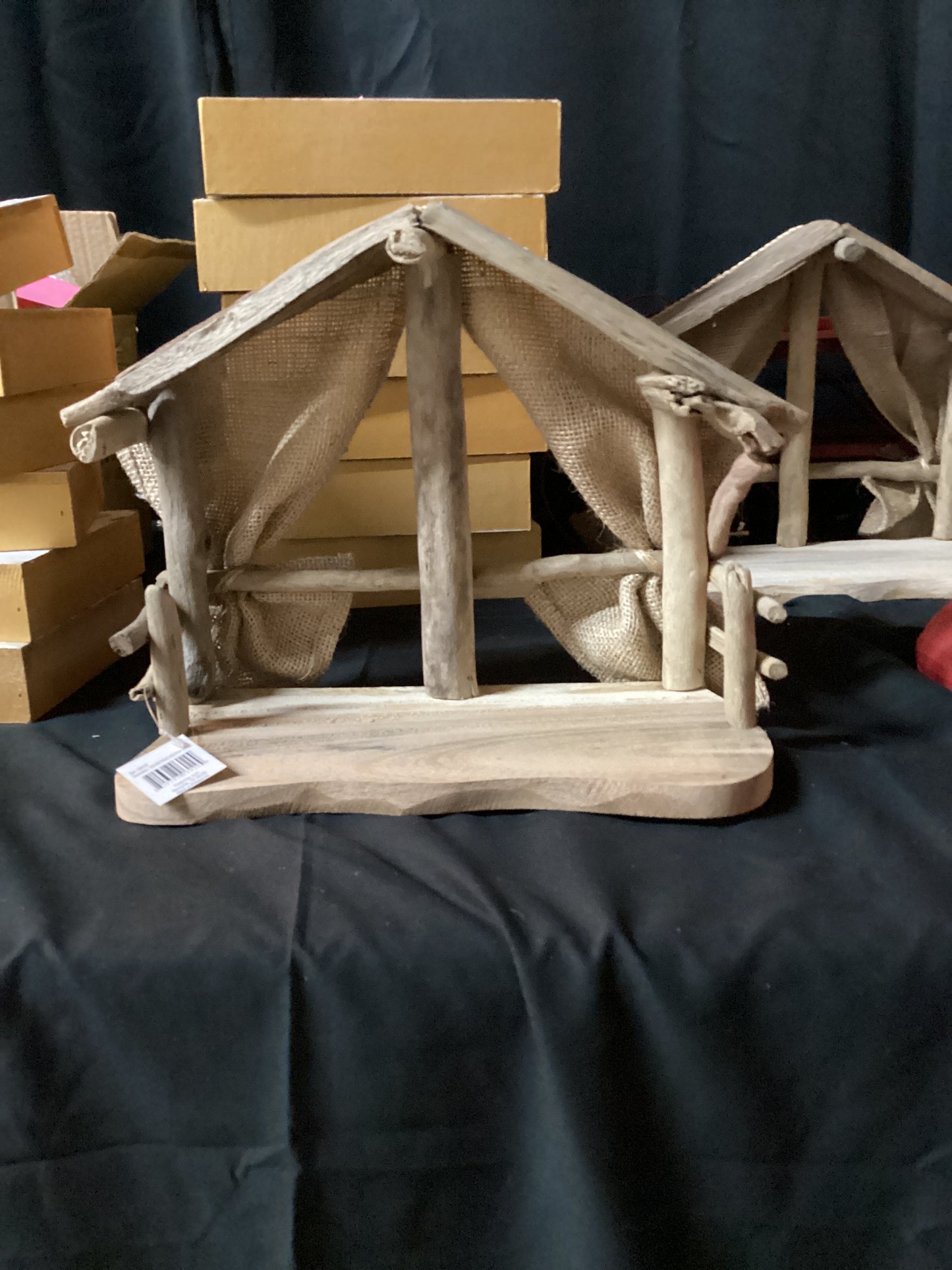 12x9 driftwood crèche with burlap