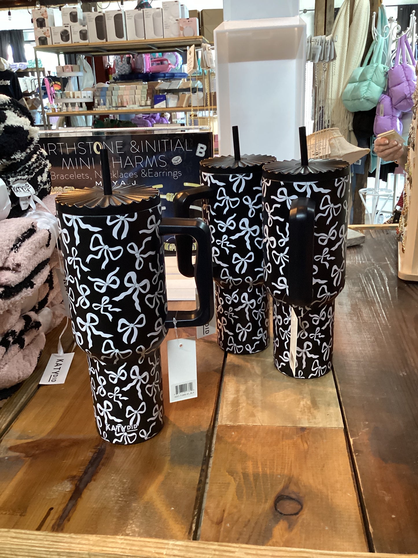 BLACK AND WHITE BOW TUMBLER 38 OZ