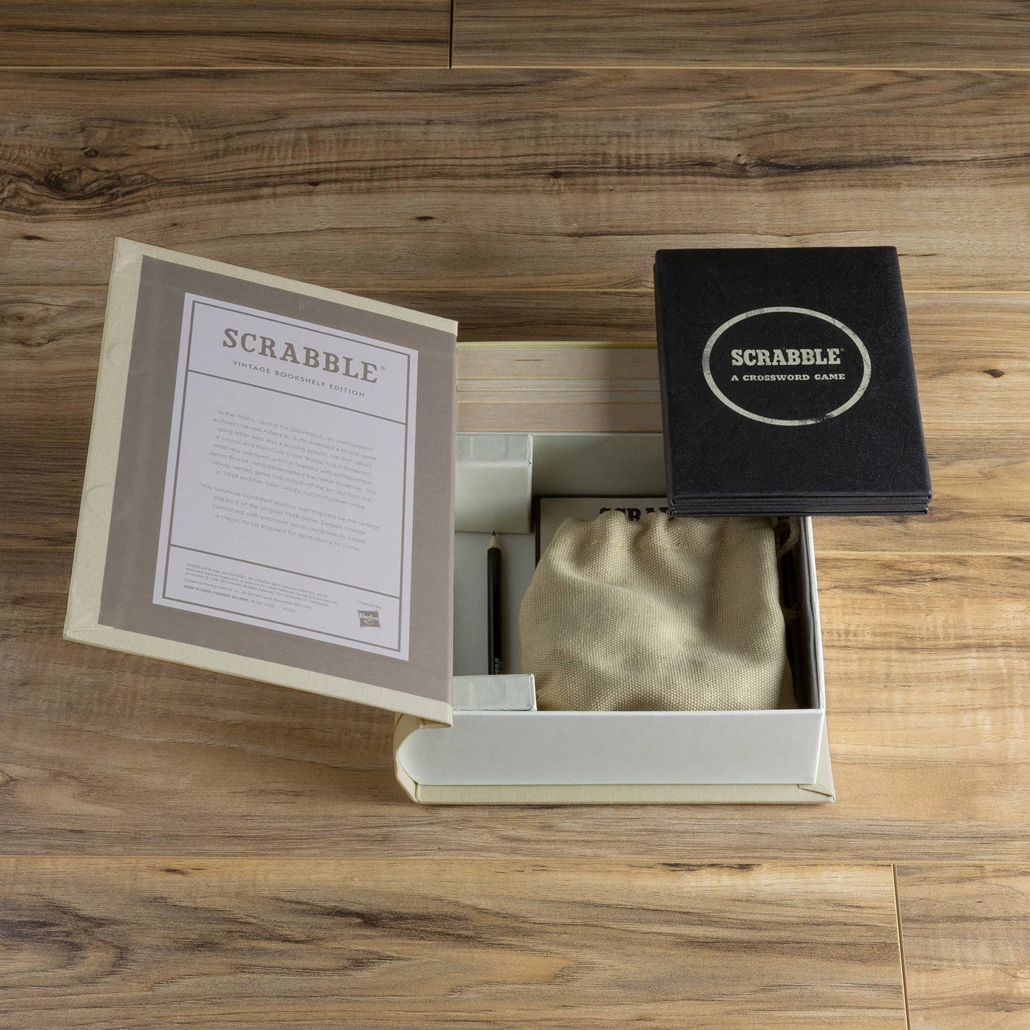 WS Game Company - Scrabble Vintage Bookshelf Edition