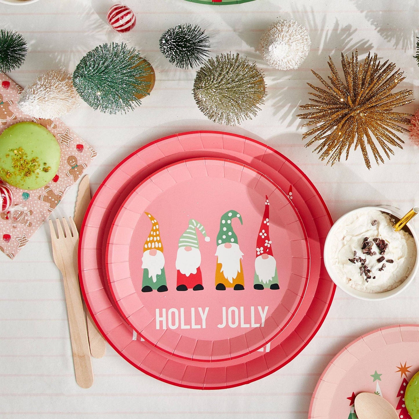 Coterie Party Supplies - Christmas Characters Large Plates (10 Per Pack)