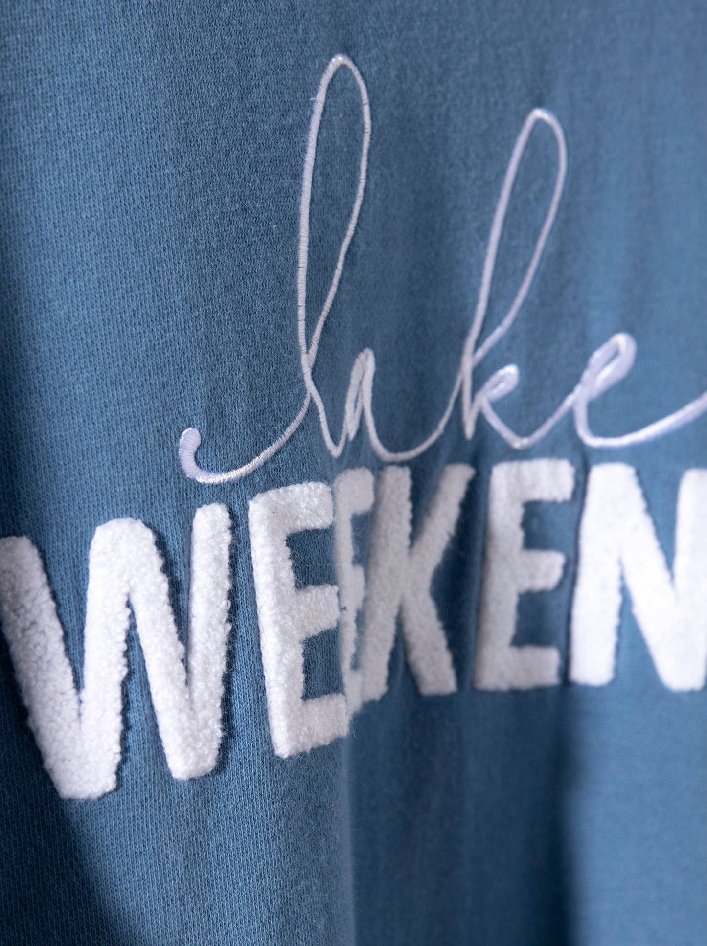 Shiraleah - "LAKE WEEKEND" SWEATSHIRT, BLUE