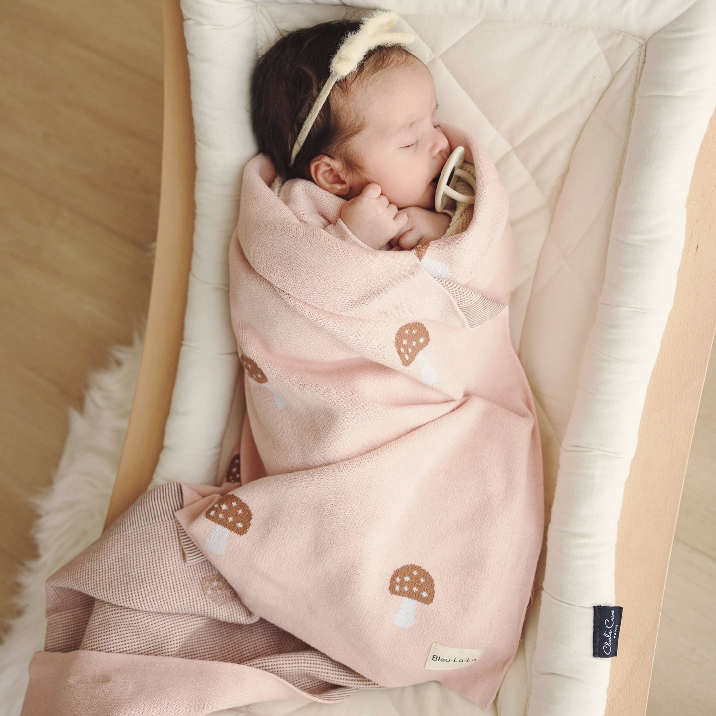 Bleu La La - 100% Luxury Cotton Swaddle Receiving Baby Blanket - Mushroom