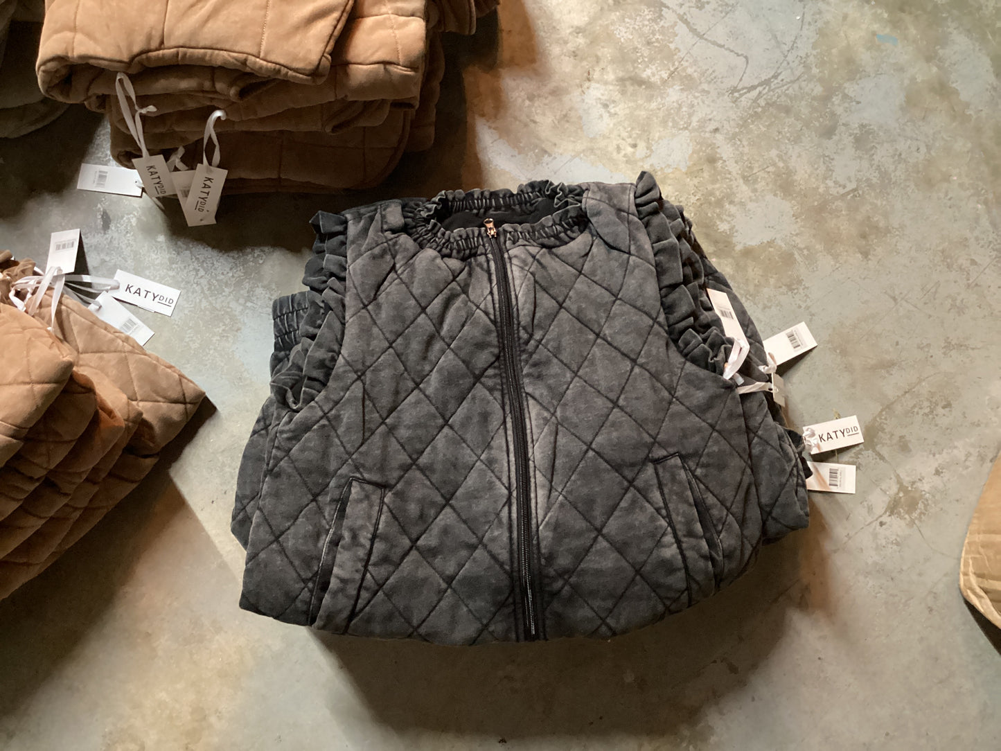 GARMENT WASHED QUILTED RUFFLE SLEEVE VEST