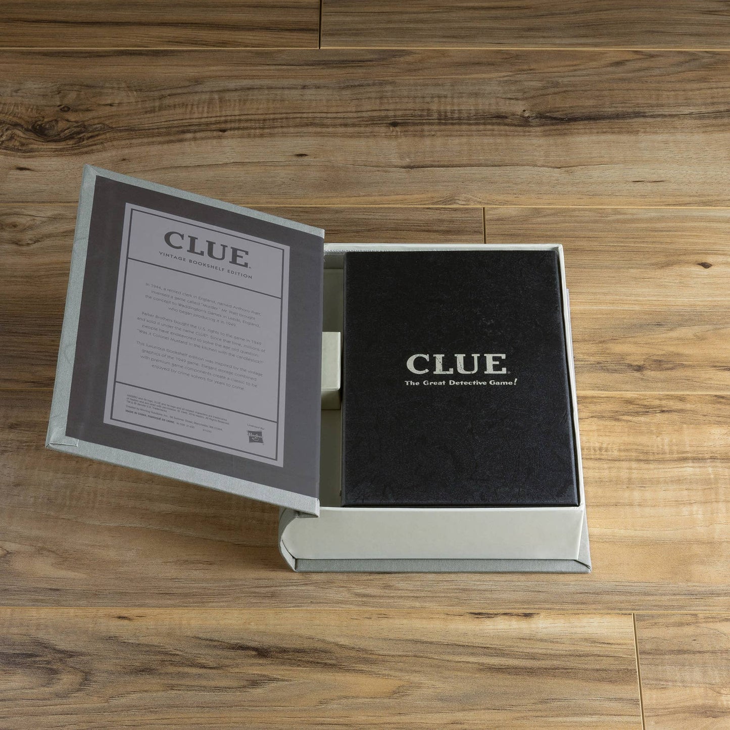 WS Game Company - Clue Vintage Bookshelf Edition