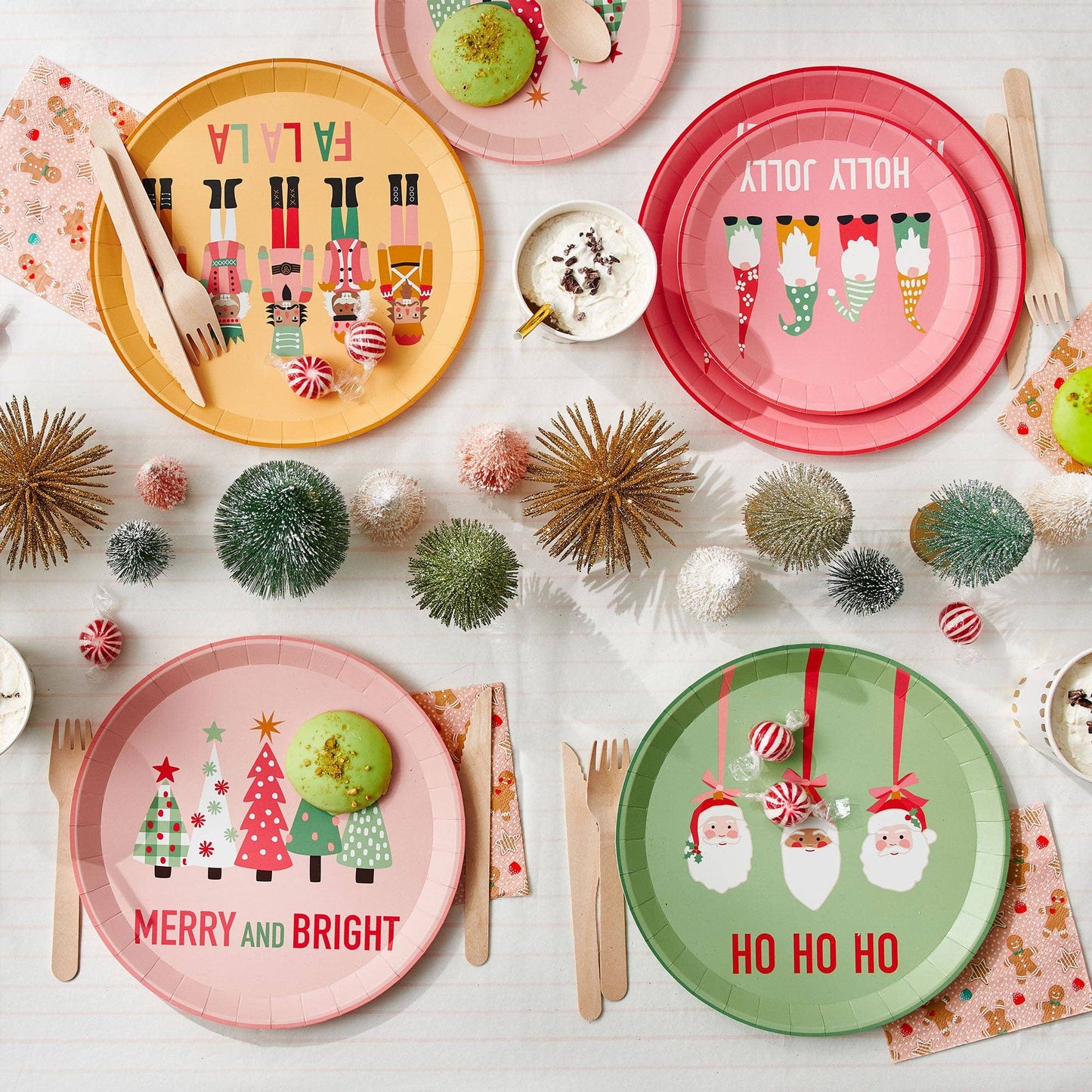 Coterie Party Supplies - Christmas Characters Large Plates (10 Per Pack)