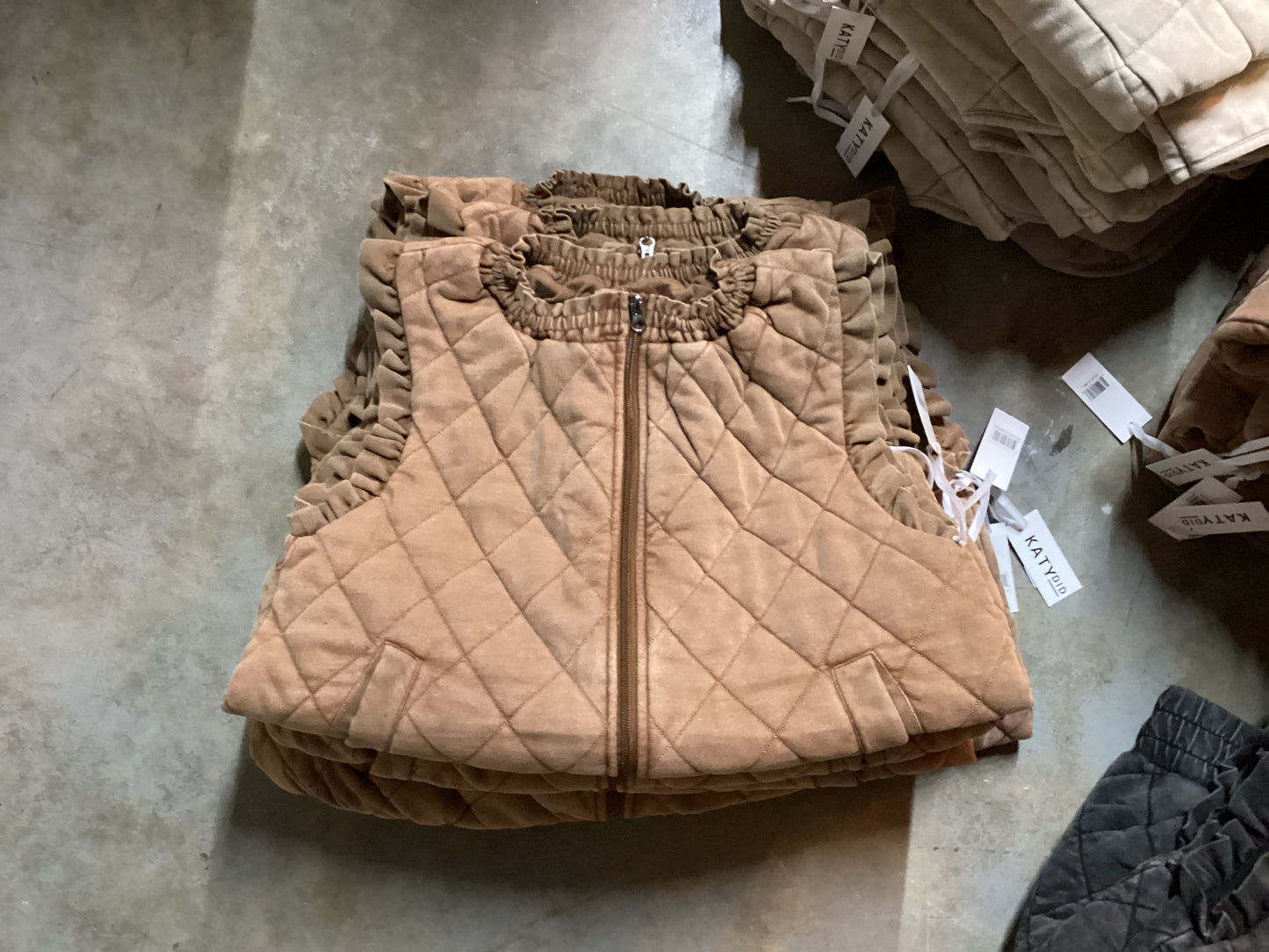 GARMENT WASHED QUILTED RUFFLE SLEEVE VEST