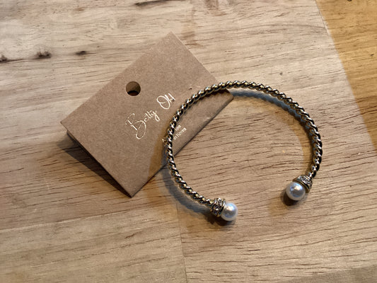 Oh Betty! Cuff bracelet