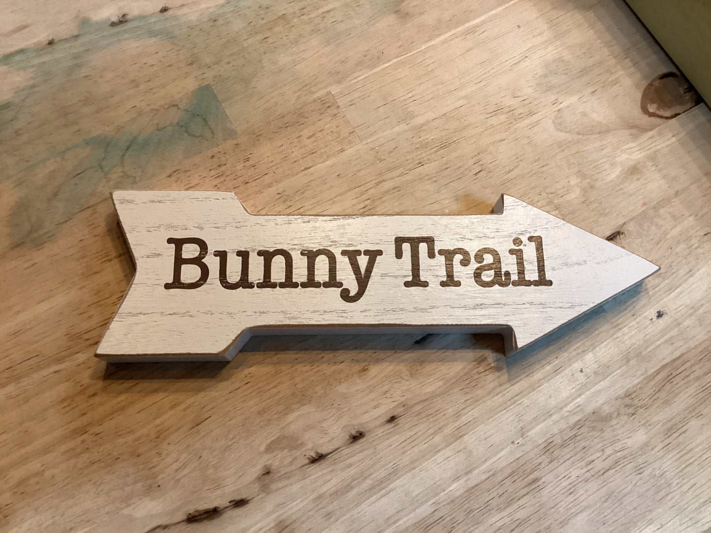 Distressed Wood Bunny Trail Arrow