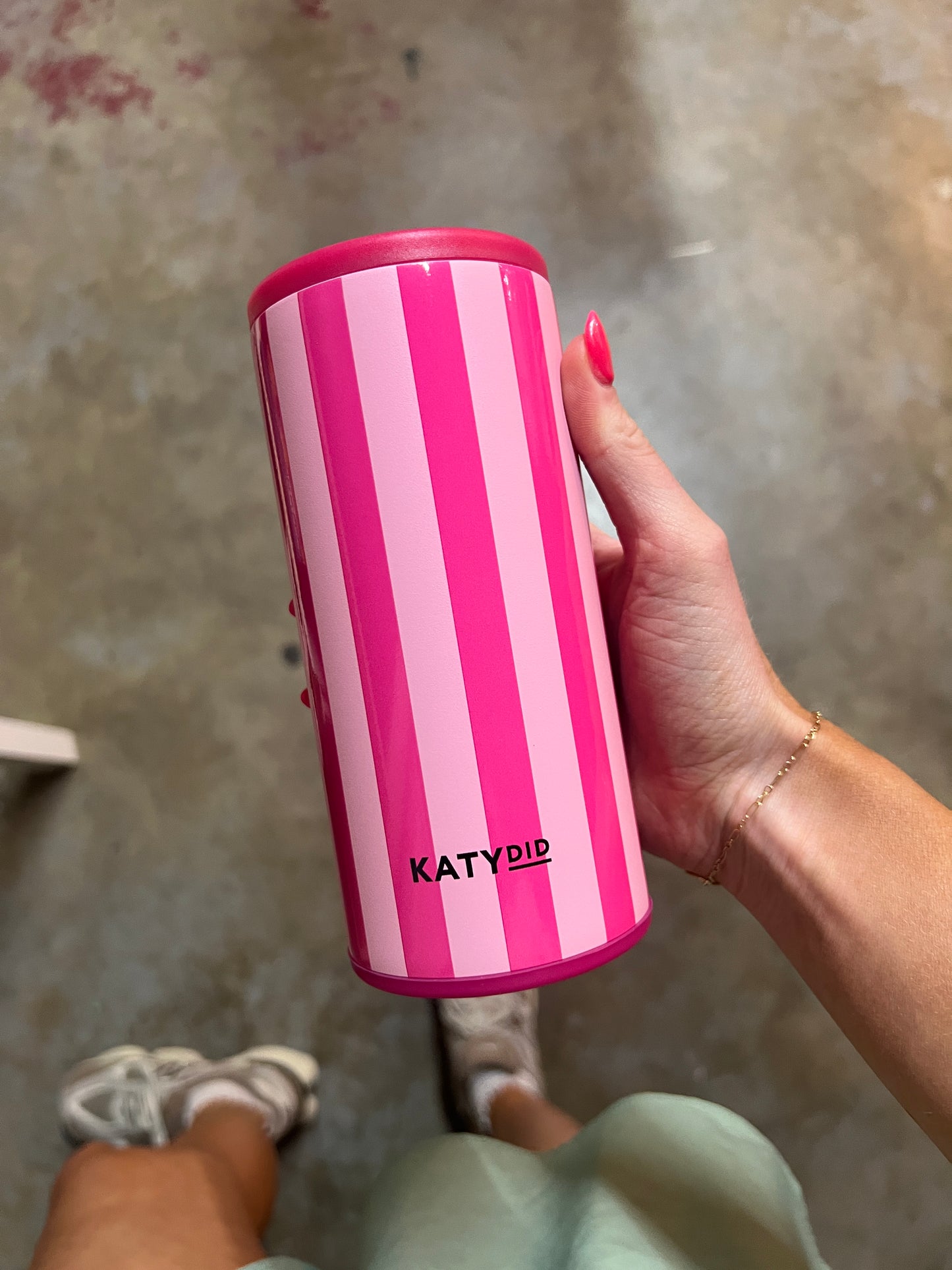 Katydid slim can cooler