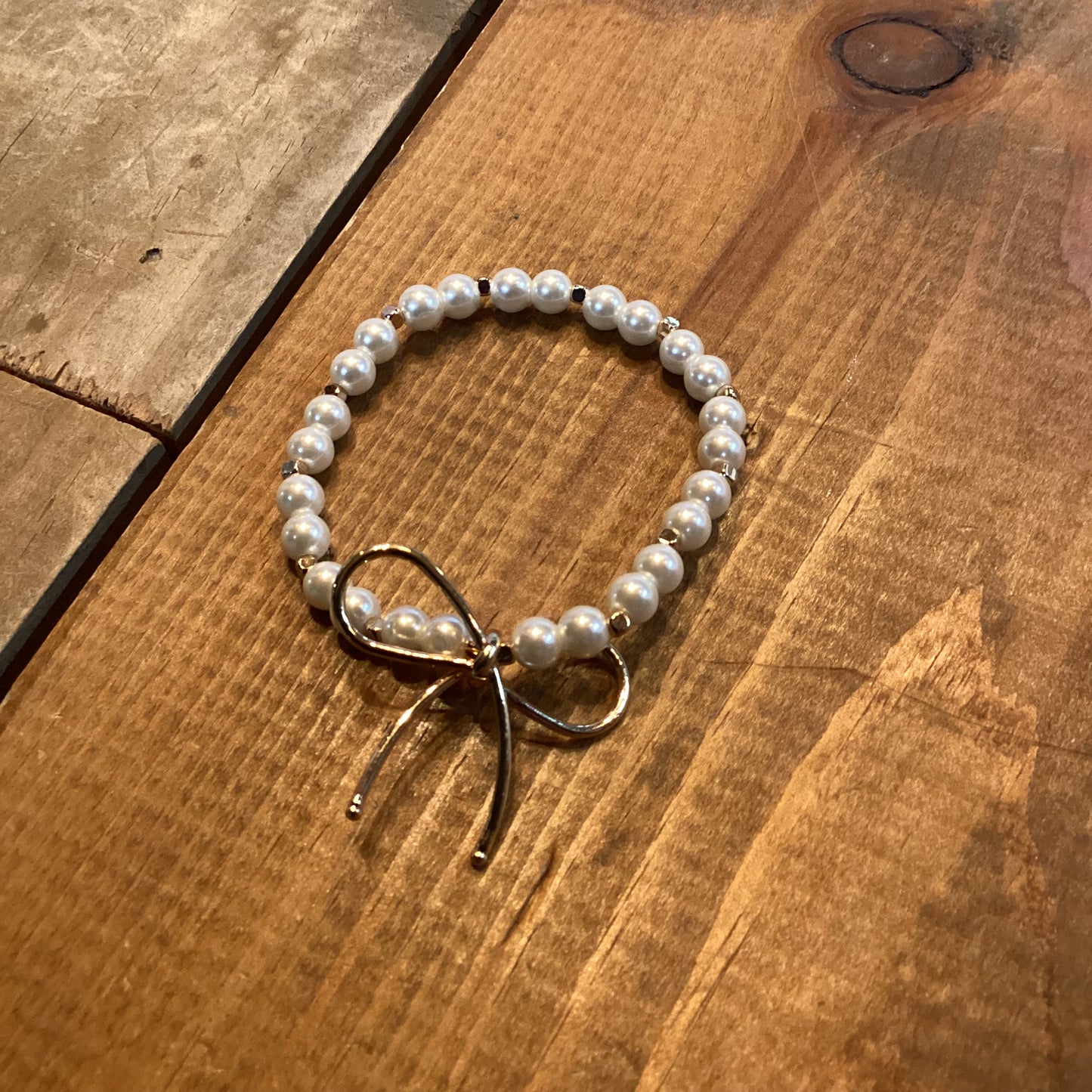 Pearl bracelet with Bow