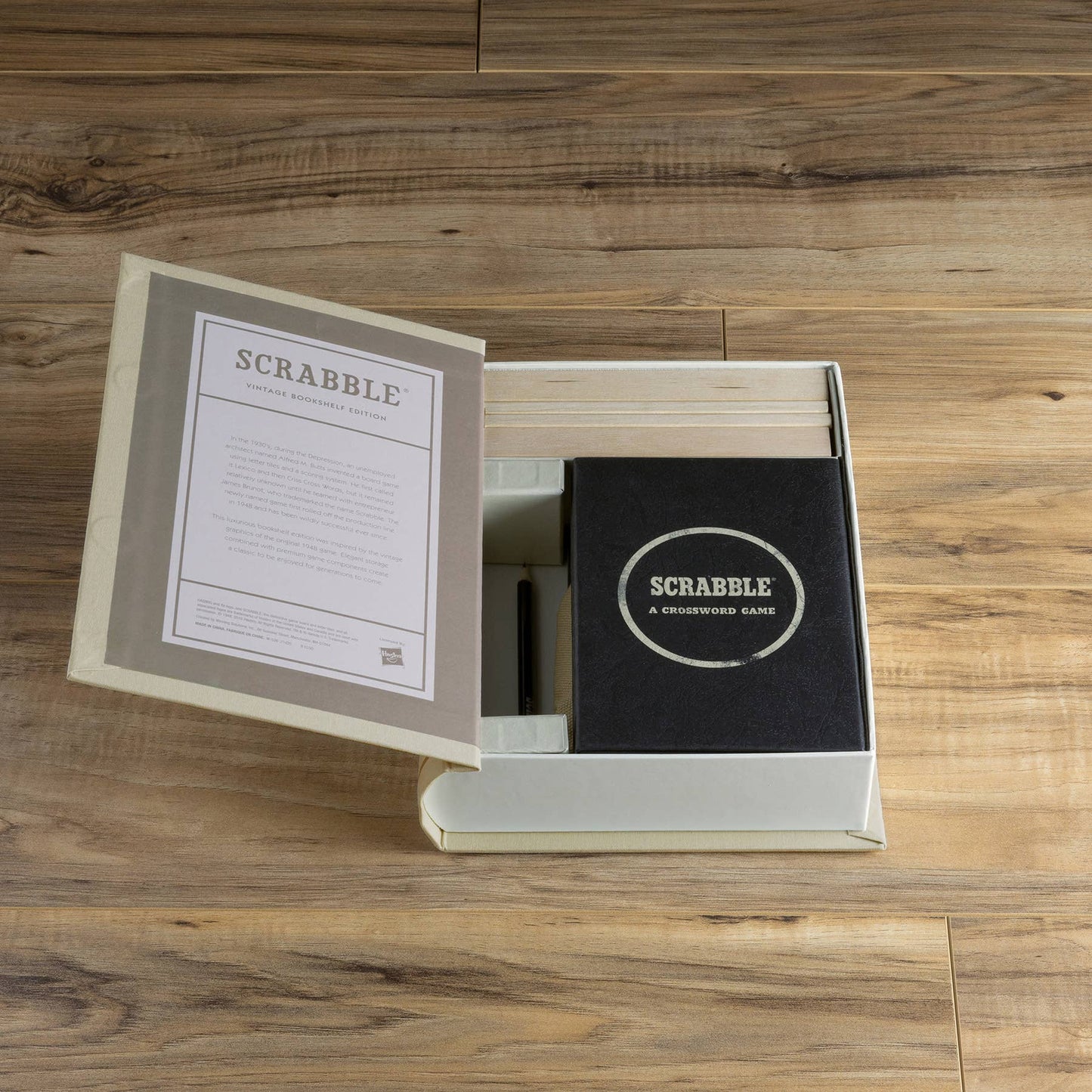WS Game Company - Scrabble Vintage Bookshelf Edition
