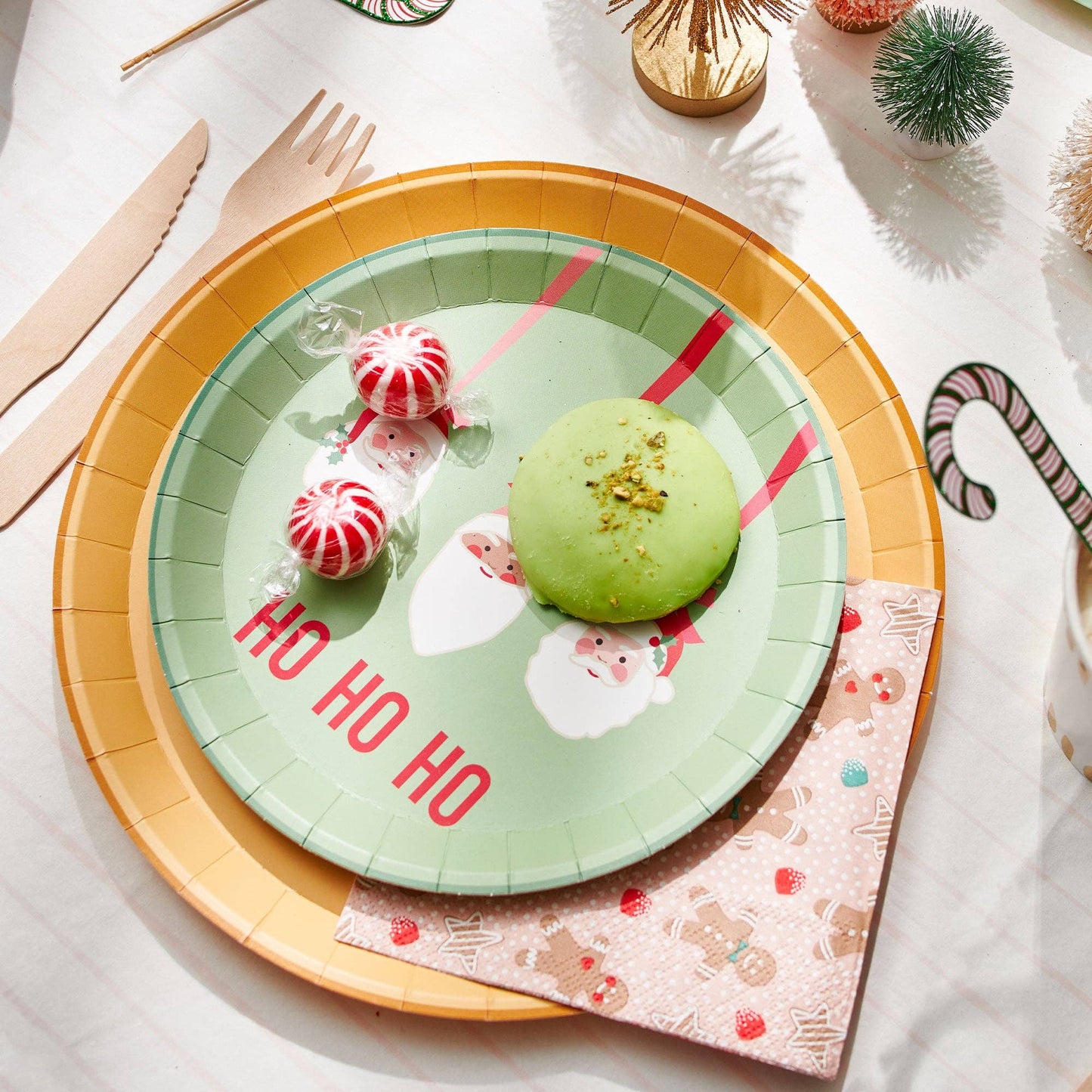 Coterie Party Supplies - Christmas Characters Large Plates (10 Per Pack)