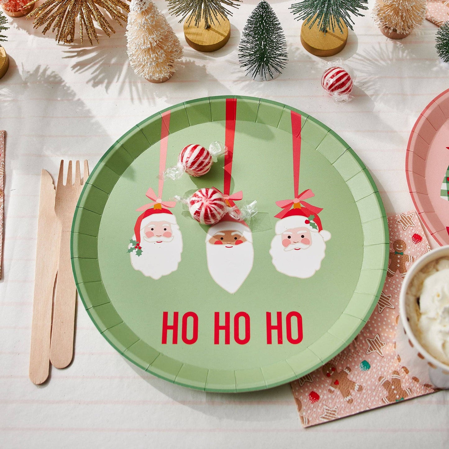 Coterie Party Supplies - Christmas Characters Large Plates (10 Per Pack)