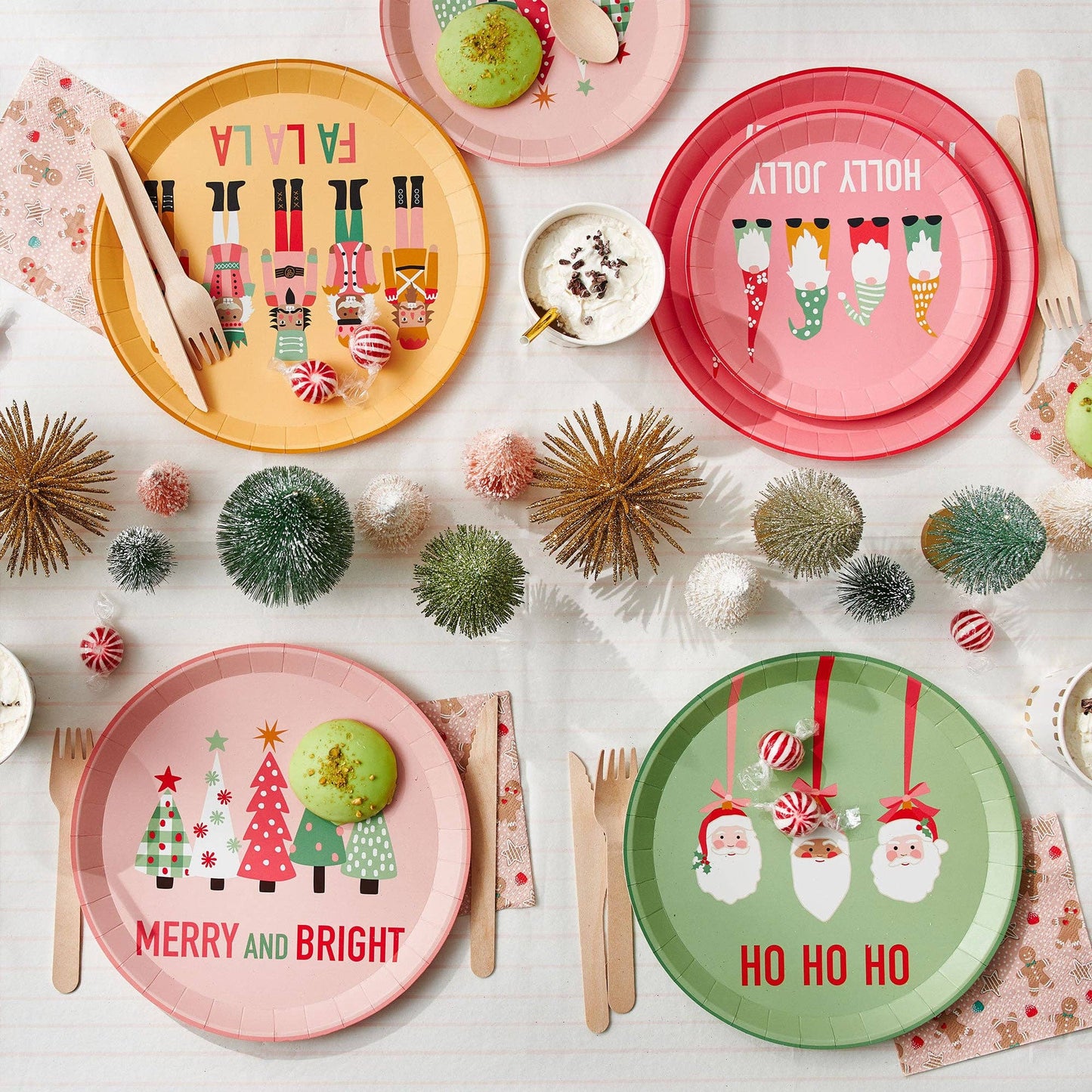 Coterie Party Supplies - Christmas Characters Large Plates (10 Per Pack)