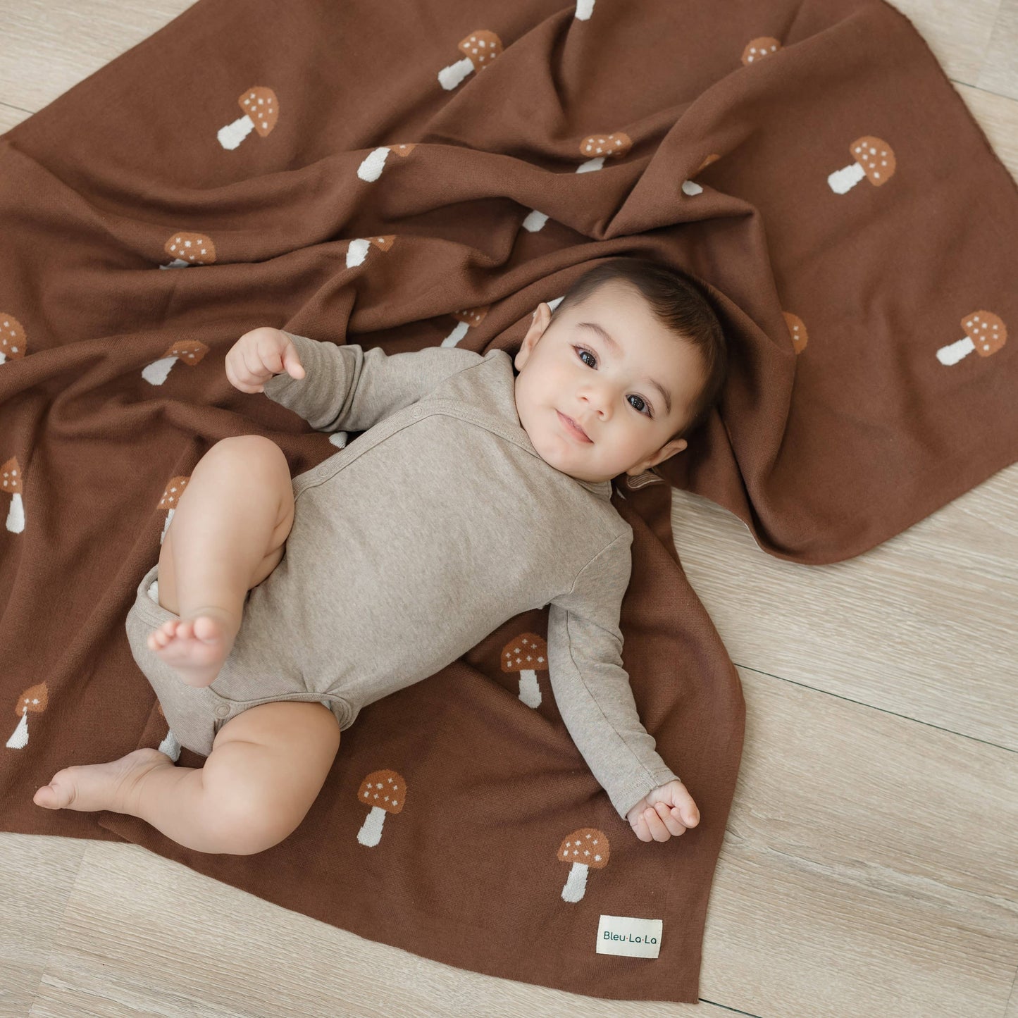 Bleu La La - 100% Luxury Cotton Swaddle Receiving Baby Blanket - Mushroom