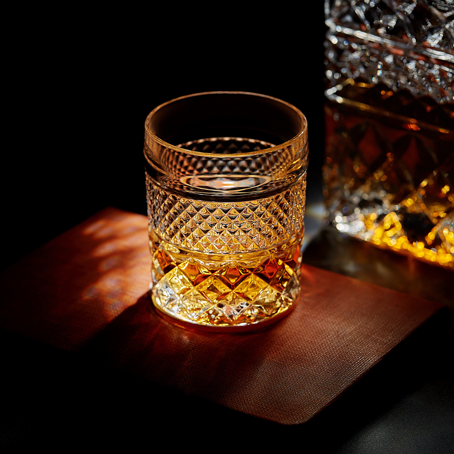 ROCKS Whiskey Chilling Stones - Whiskey Decanter With Glasses & Chilling Stones Gift Set